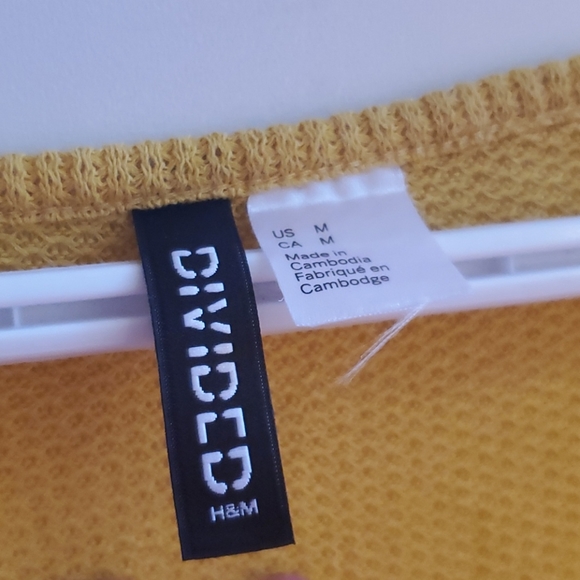 NWOT Cropped Mustard Yellow Cardigan - Picture 3 of 3